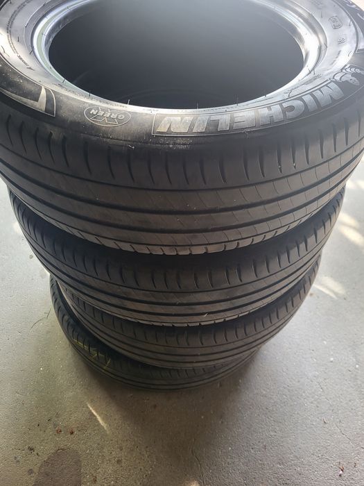 Vând cauciucuri MICHELIN 215/65 R17