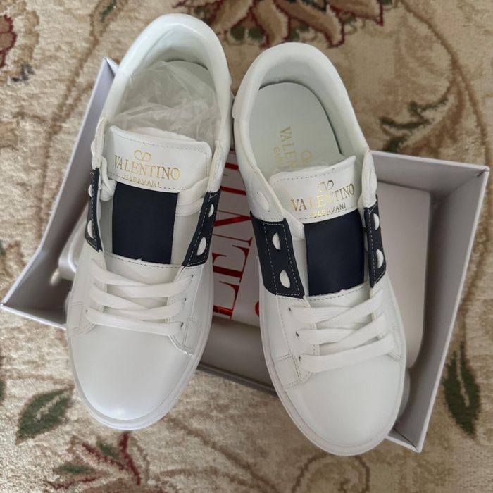 Продам новые кроссовки