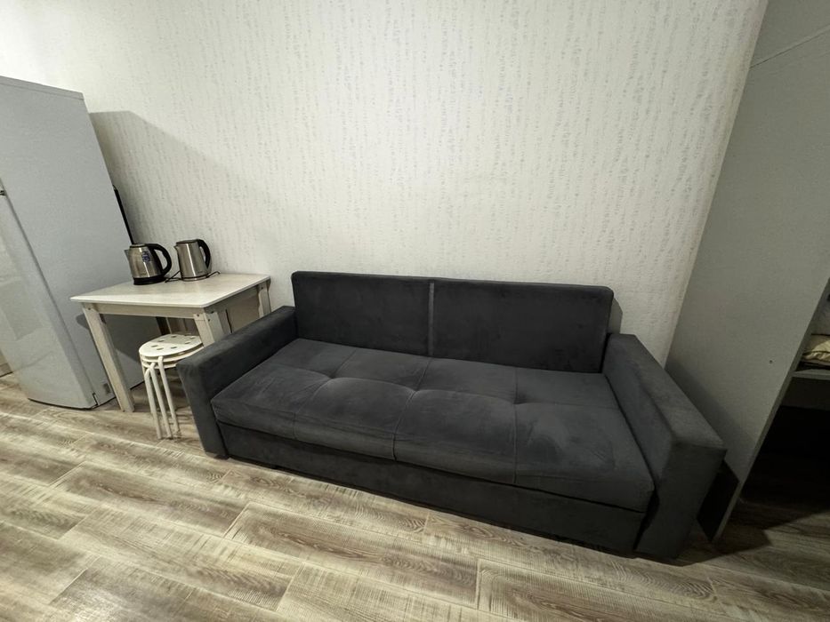 Диван трёхместный