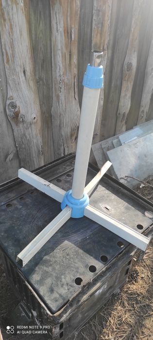 Мотор и поставка  для вентилятора.