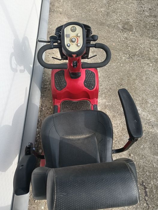 Scuter electric pentru persoane vârstnice sau pentru persoane  cu handicap