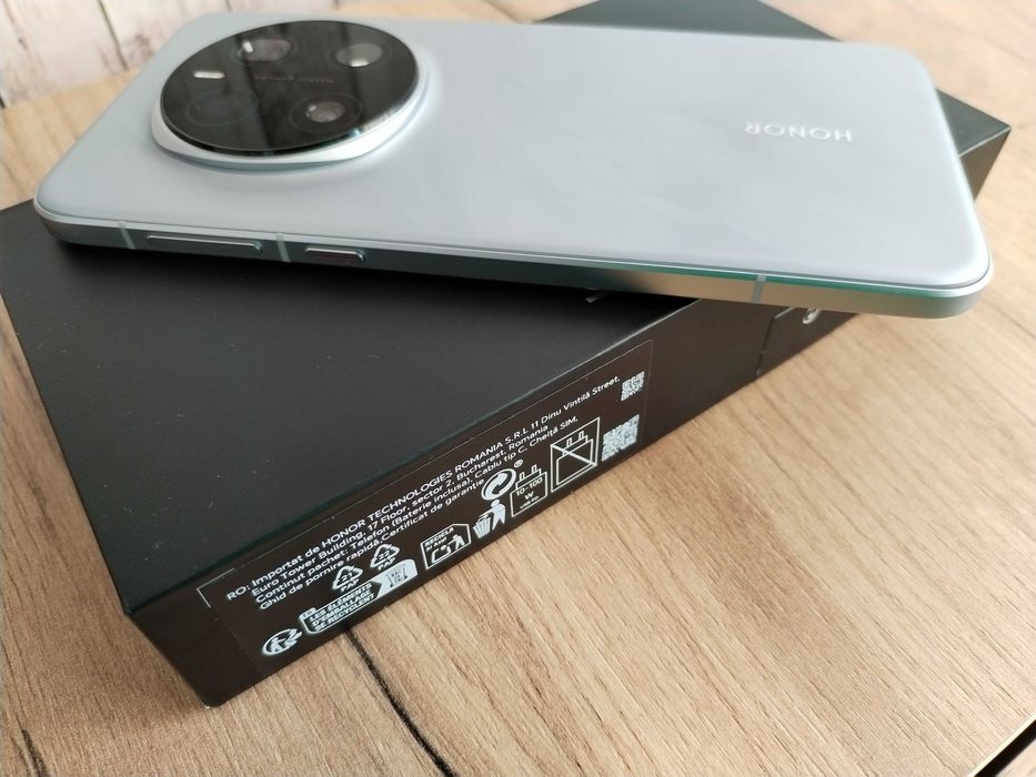 Като нов Honor Magic 7 Pro с 3 г. гаранция от Yettel с подарък кейсове