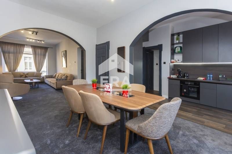 Продава се Четиристаен апартамент в София, Център - 110 кв.м за 2481 €/кв.м - Снимка #3