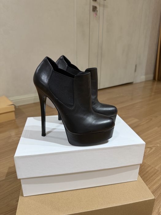 Ботильоны на высоком каблуке