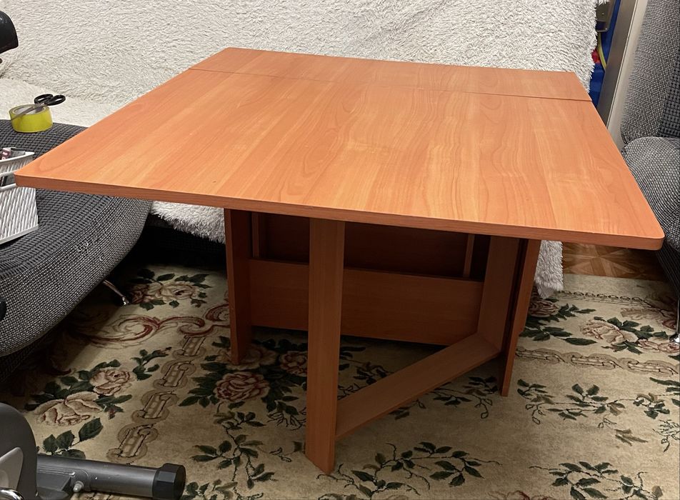 Продаю стол книжка