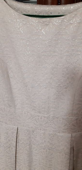 Изящное женское платье