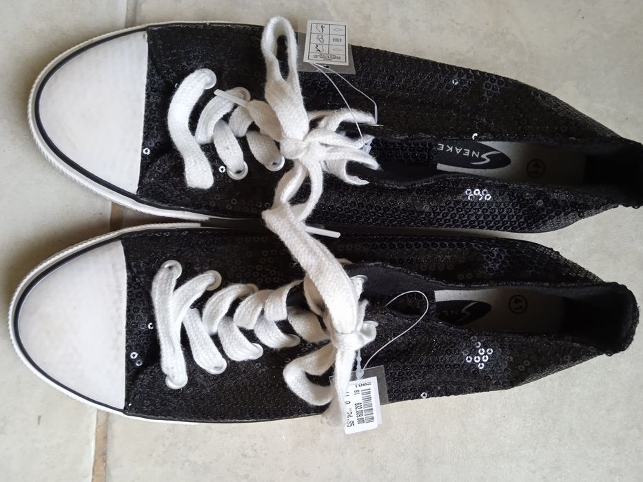 Sneakers Nr. 41 , negri cu paiete