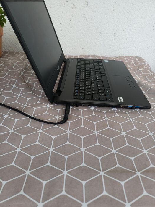 Laptop i3-6th ssd ddr4