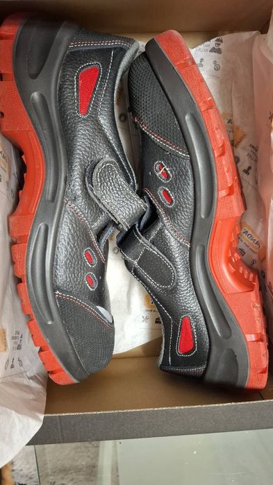 Работни обувки с метално бомбе