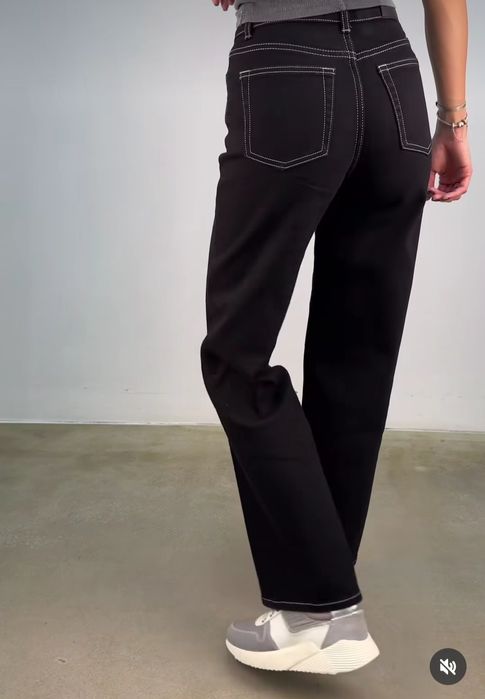 Джинсы с белой строчкой