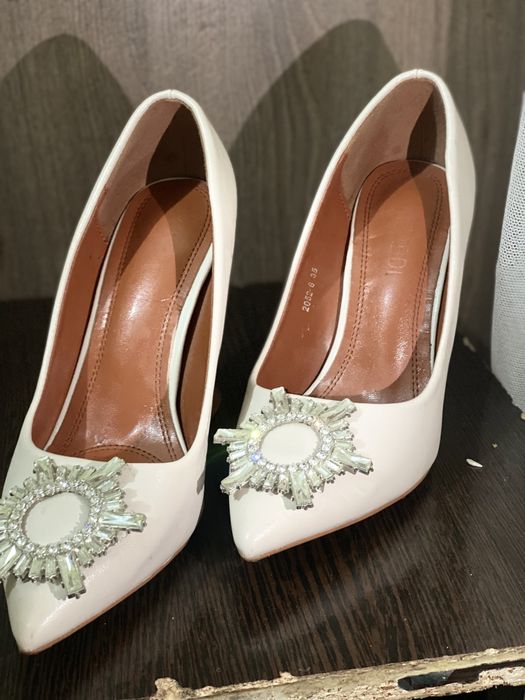 Туфли одевала 1 раз.12000 .Пишите на ватсап