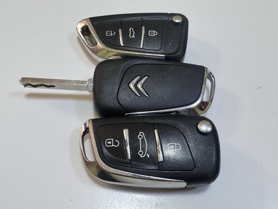 Ключ Citroen DS  Peugeot от 2004-2016г оригинален с 3бутона