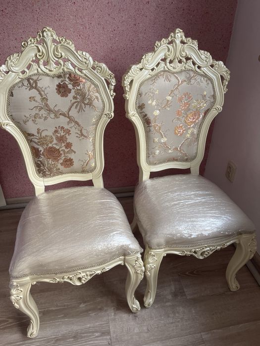 12 стульев. Массивный , деревянный