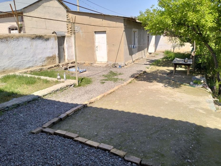 Srochna hovli sotiladi