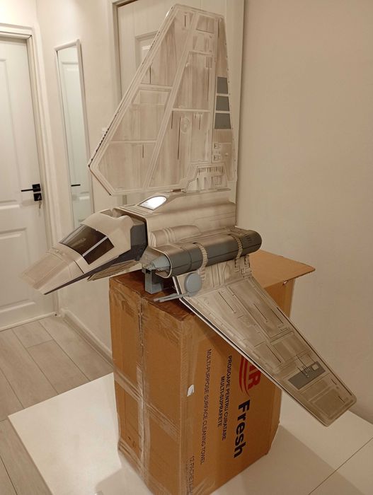 Vând- STAR WARS The Emperor's Arrival HASBRO (o varianta)