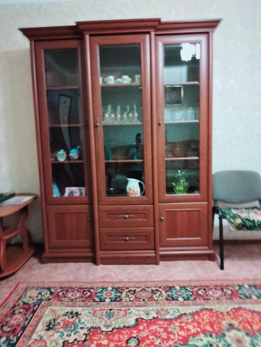 в связи с продажей квартиры продам стенку-горку