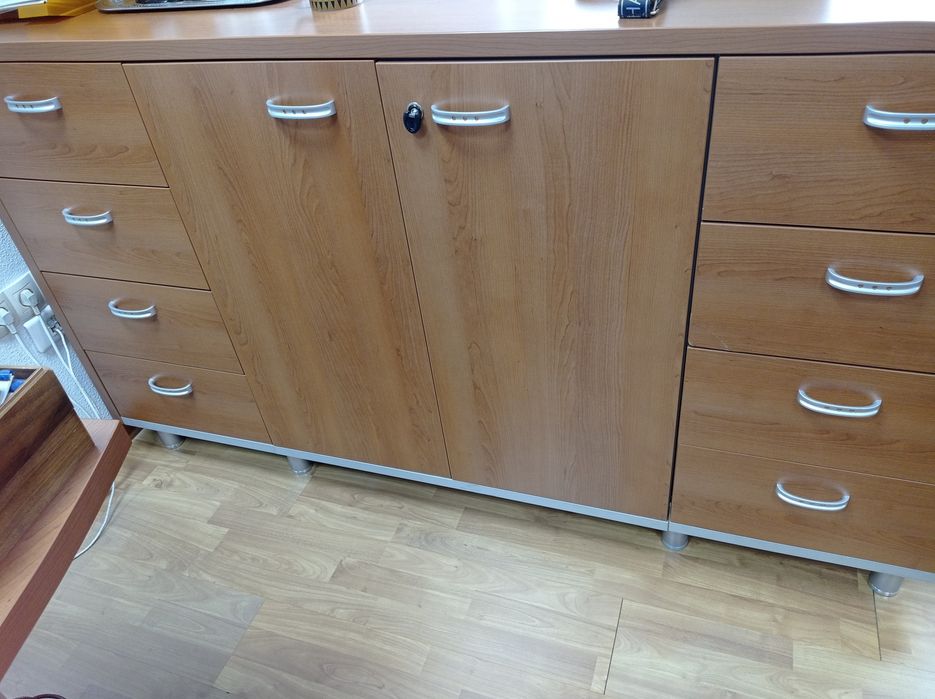 Комплект офисной мебели для руководителя.