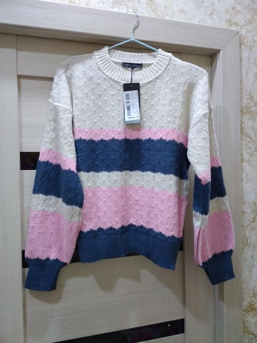 Женский свитер новый