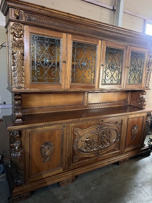 Vitrina din lemn masiv