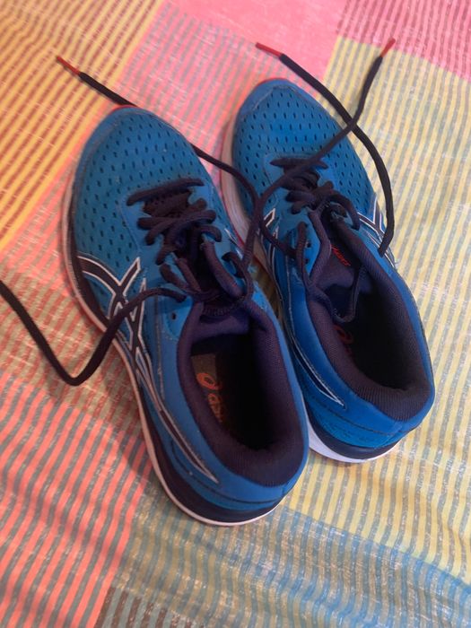 ASICS маратонки за деца 36 номер