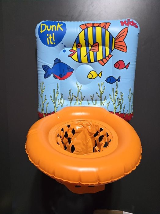 Cos de baschet gonflabil prindere prin ventuze.