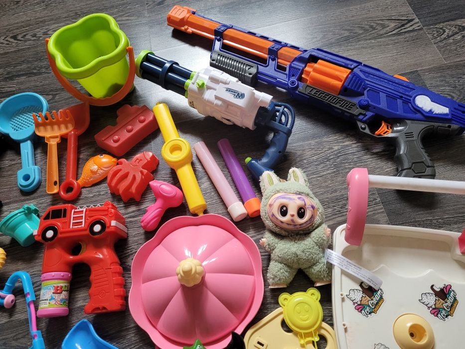 Продам игрушки разные все 2000