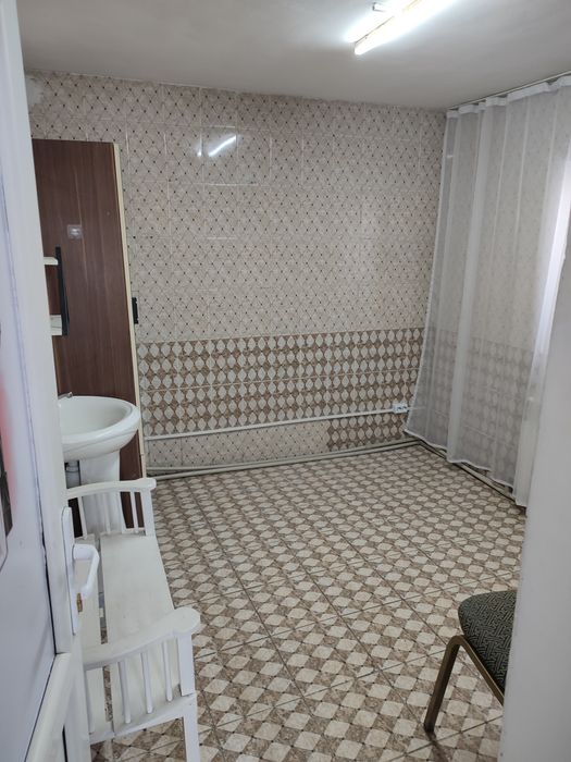 Сдаётся в аренду  кушетка, маникюрный стол