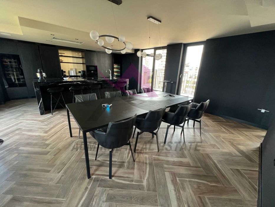 Дава се под наем Тристаен апартамент в Варна, Център - 200 кв.м за 2000 € - Снимка #2