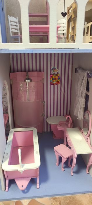 Продам кукольный дом для Барби