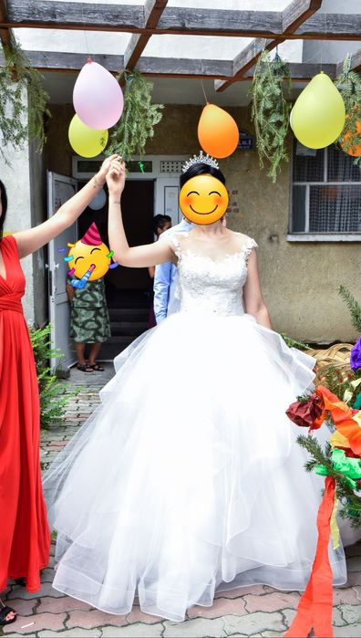 Vând Rochie de Mireasă+ voal+crinolină+ husă