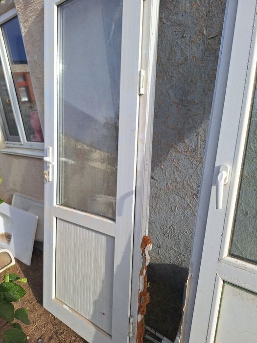 Продам пластиковые двери