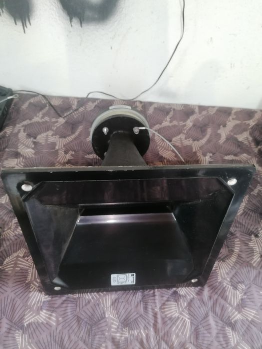 Vând 2 hornuri originale de boxe d&b Q10