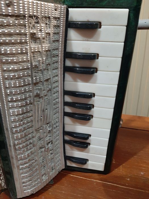 Аккордеон Малыш продам