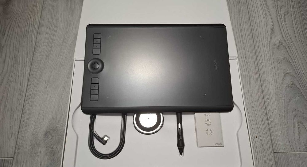 Tableta Grafica Wacom Intuos Pro M (PTH-660-N) - 2017