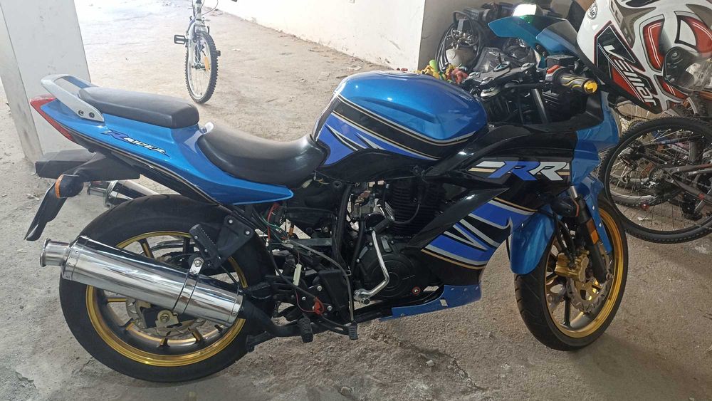 Пистов мотор чисто нов