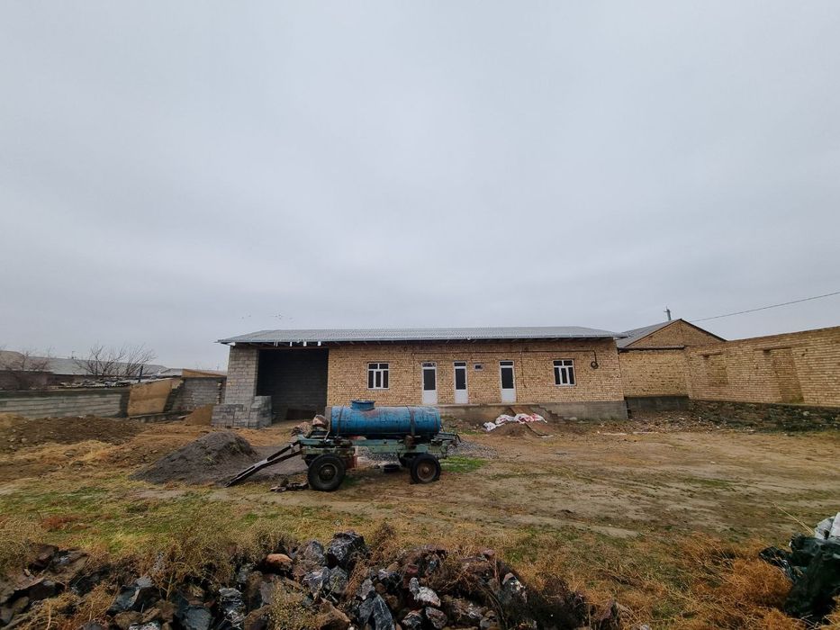 10 sotixli qurilishi tugalanmagan