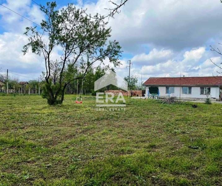 Семейна едноетажна къща във вз. Левента