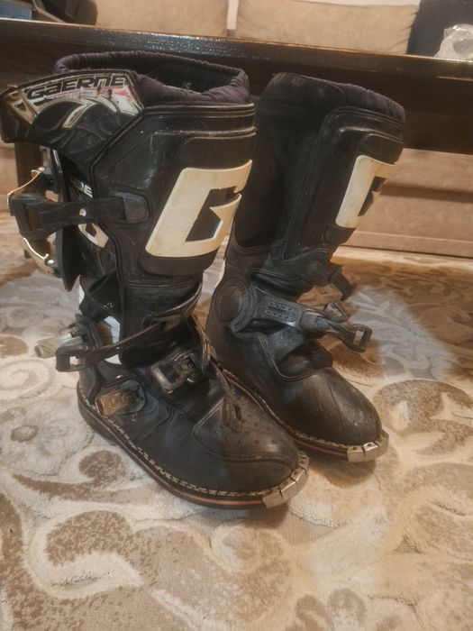 vand ghete cross gaerne+armura SHEILDONE 500 DE LEI AMANDOUA