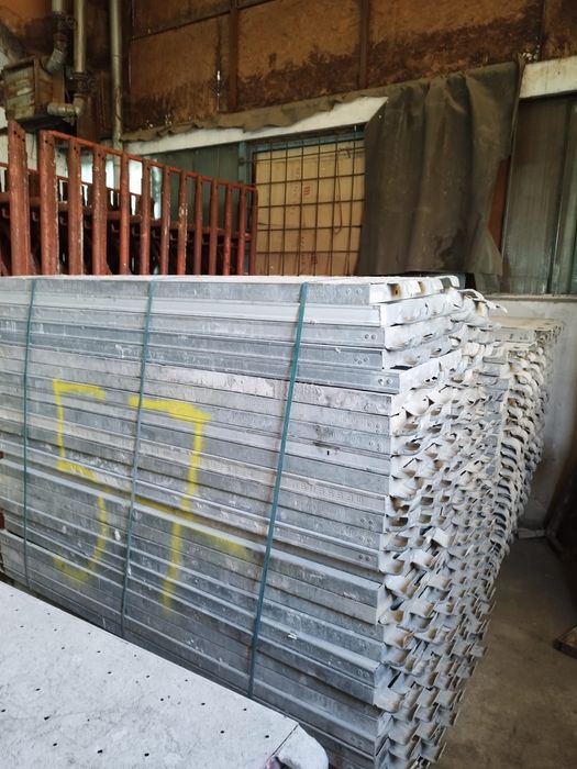 Inchiriez schela metalica model italian