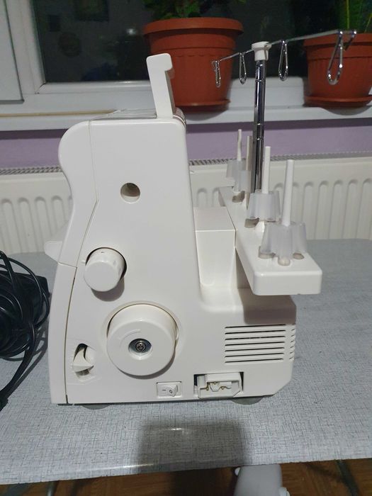 Продавам оверлог Сингер