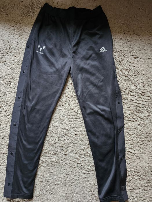 Чисто ново долнище на Adidas