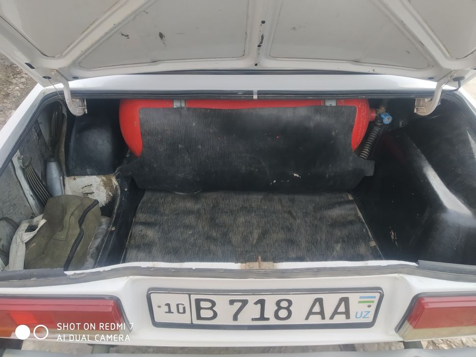 Vaz 2107 sotiladi 2600 $