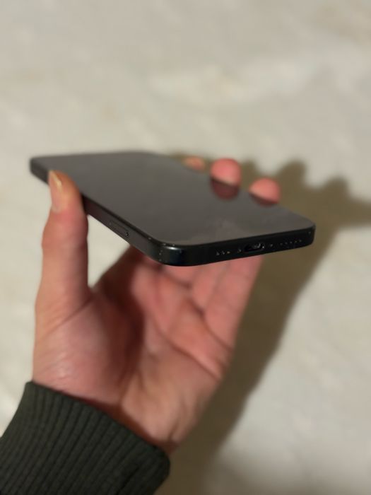 Оригинальный iPhone 15, матовый цвет