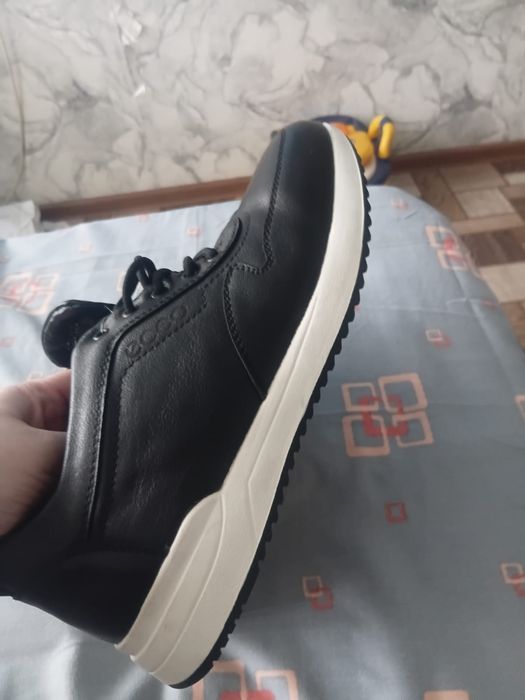 Продам кросовки новые