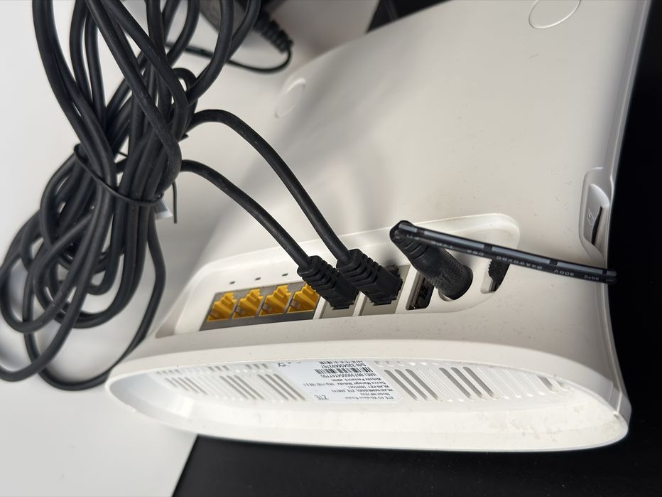 Router ZTE cu cartela sim 4G