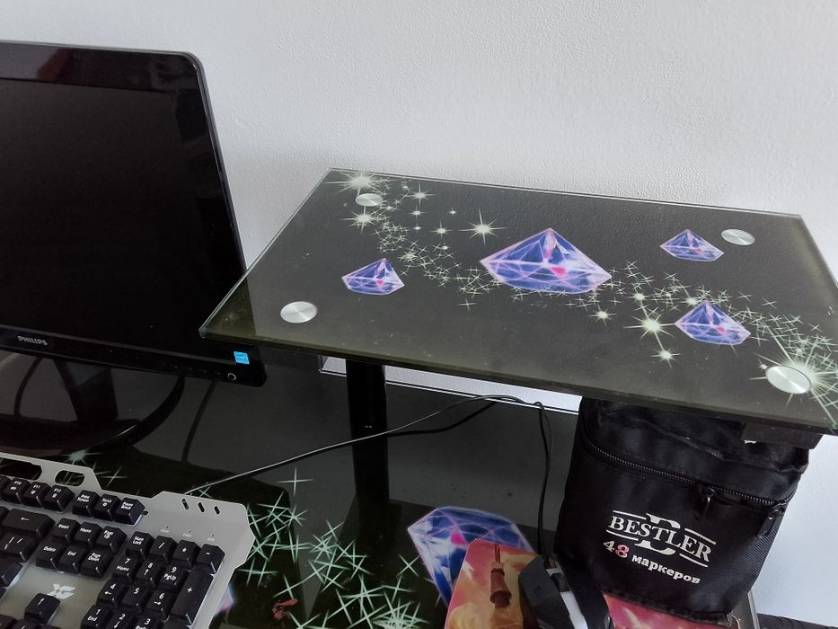 Продам компьютерный стол, стеклянный