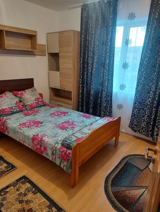 Ofer spre inchiriere apartament 2 camere utilat și mobilat
