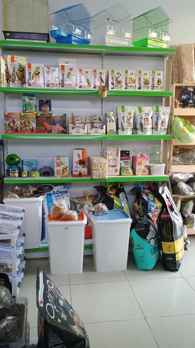 Метални стелажи за зоомагазин - търговско оборудване НОВО НАЛИЧНО