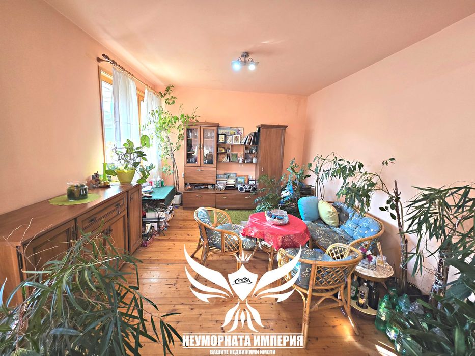 Продавам двуетажна къща РЗП 364кв. с 313кв.м. двор в гр.Асеновград