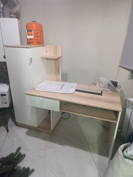 Продам писменный стол со шкафом